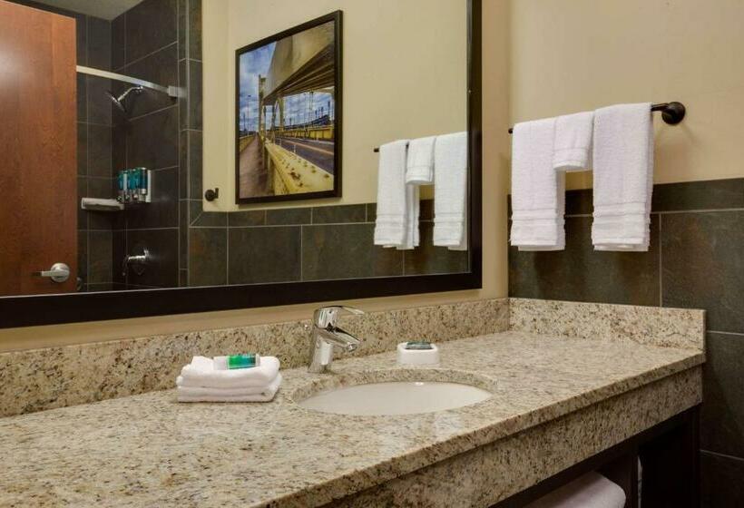 带大床的豪华间, Drury Plaza Hotel Pittsburgh Downtown