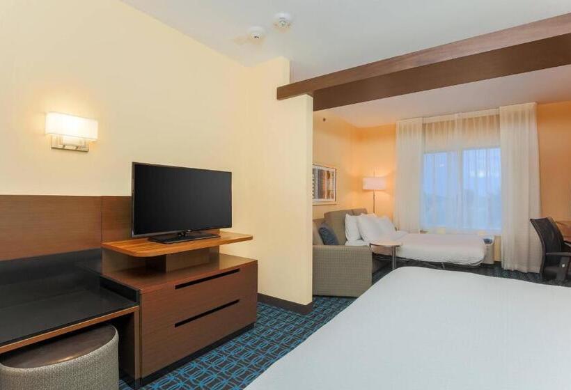 מיטת קינג בסוויטה, Fairfield Inn & Suites By Marriott Cuero