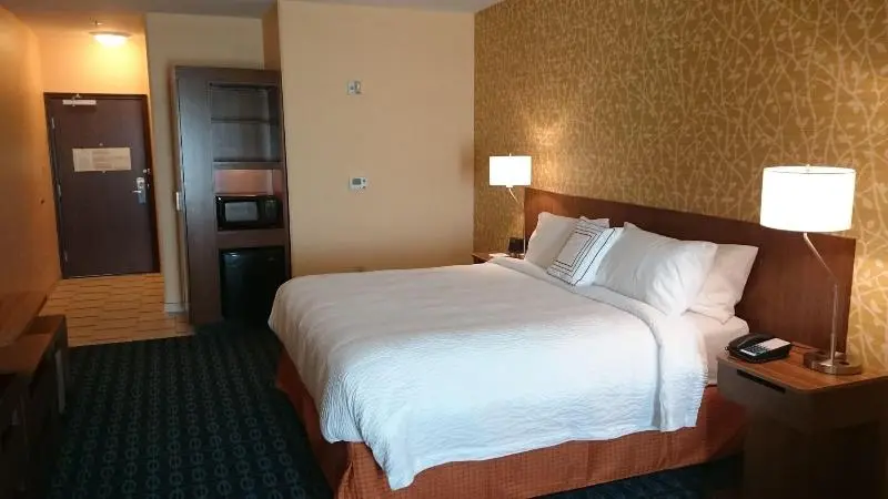キングサイズベッドのスタンダードルーム, Fairfield Inn & Suites By Marriott Cuero