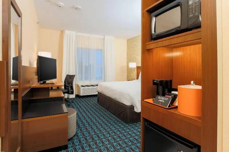 キングサイズベッドのスタンダードルーム, Fairfield Inn & Suites By Marriott Cuero