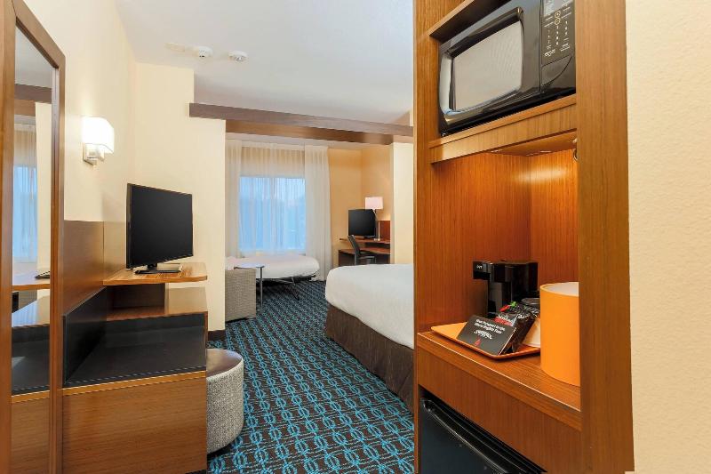 מיטת קינג בסוויטה, Fairfield Inn & Suites By Marriott Cuero