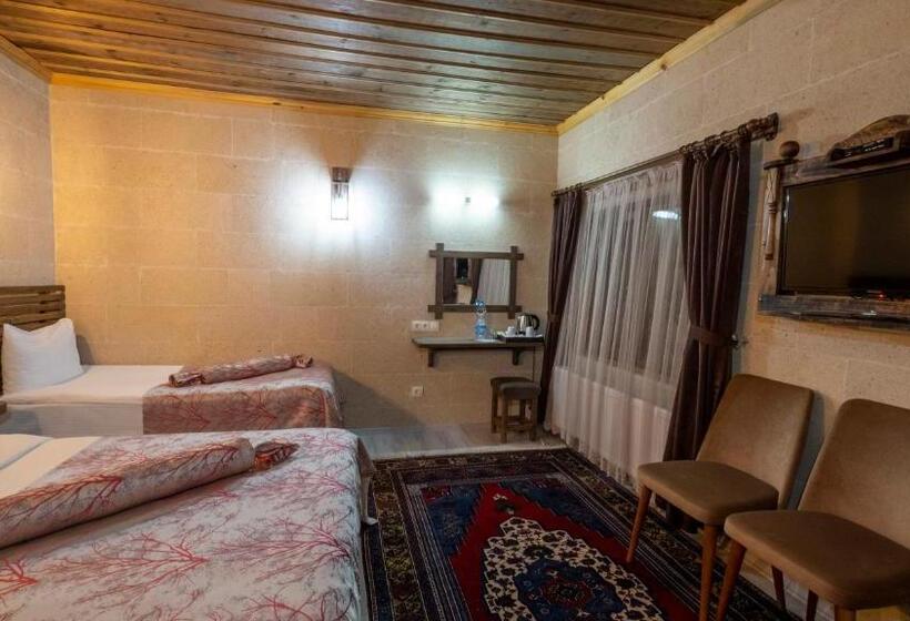 اتاق خانوادگی, In Stone House