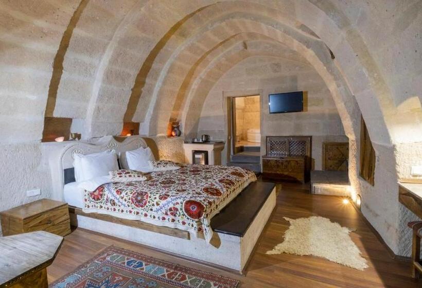 اتاق لوکس با وان آب گرم, In Stone House