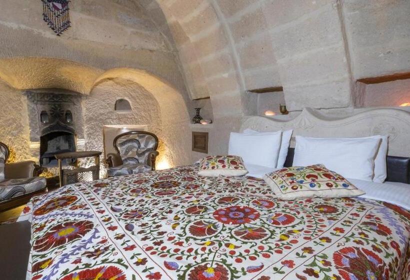 اتاق لوکس با وان آب گرم, In Stone House