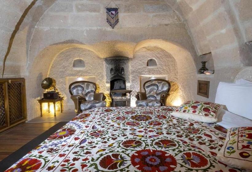 اتاق لوکس با وان آب گرم, In Stone House