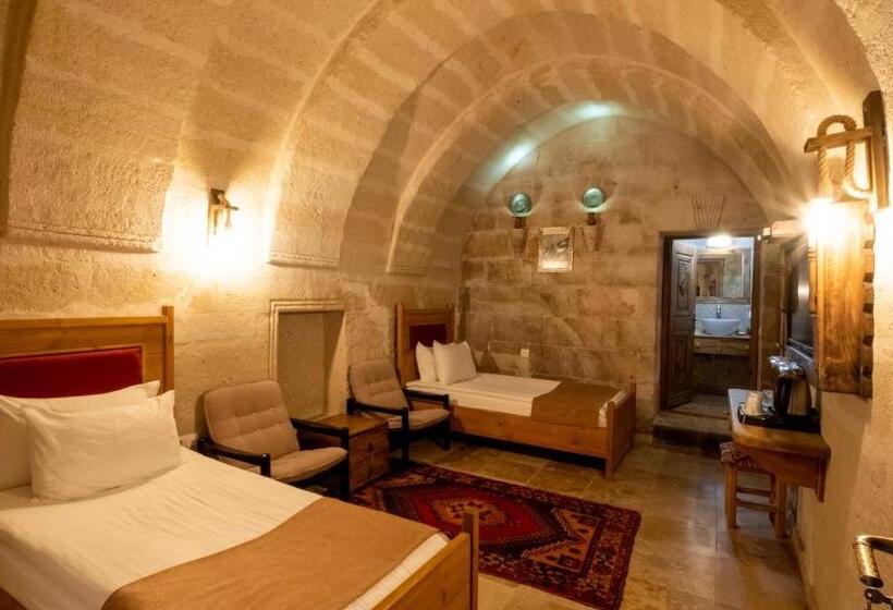 سوئیت پریمیوم, In Stone House