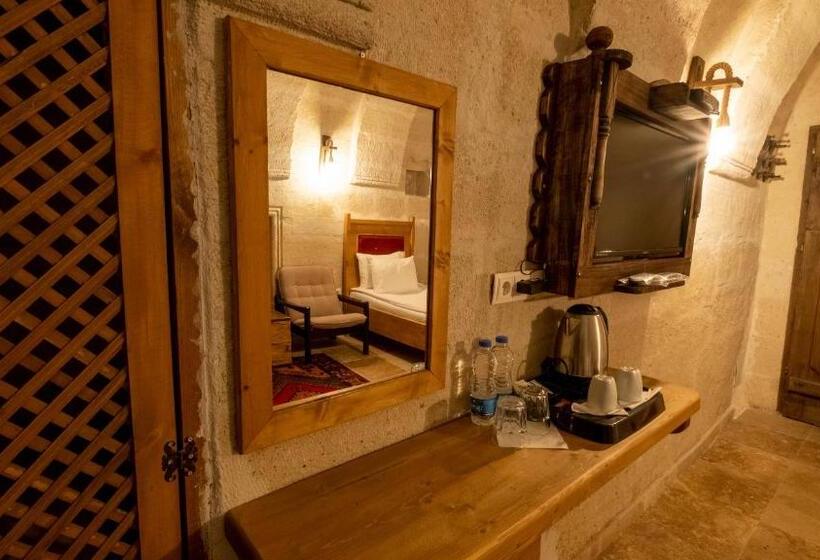 سوئیت پریمیوم, In Stone House