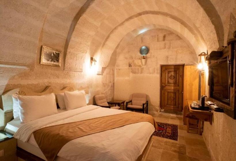 سوئیت پریمیوم, In Stone House