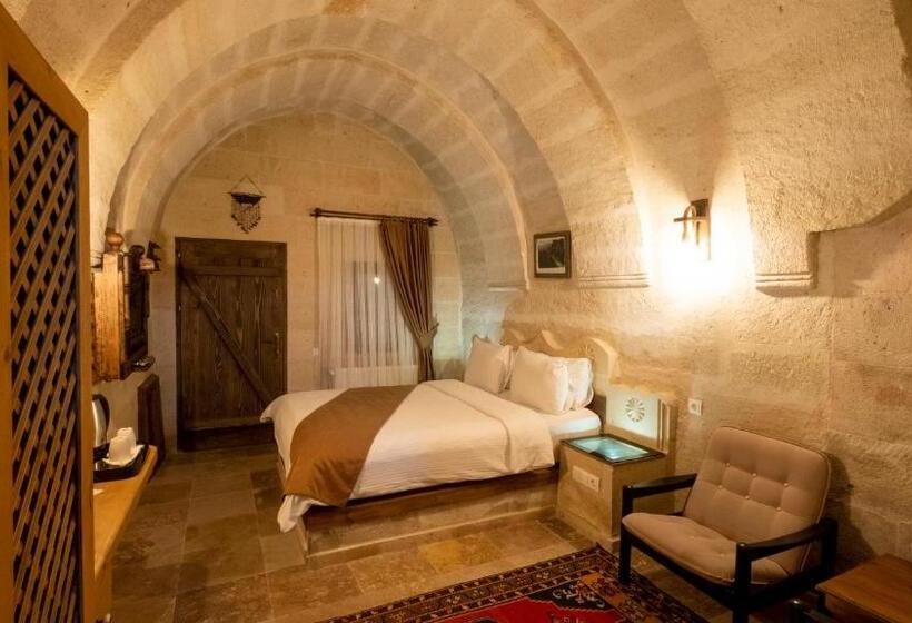 سوئیت پریمیوم, In Stone House