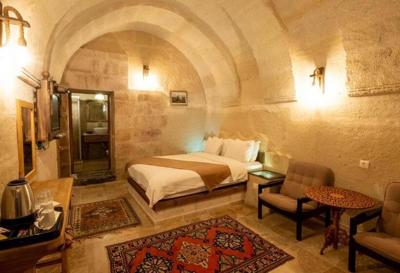 سوئیت پریمیوم, In Stone House