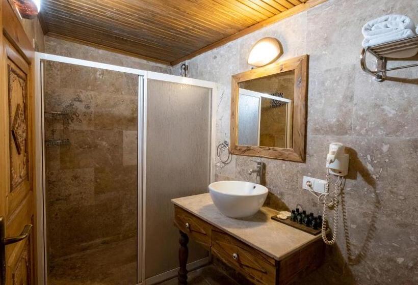 سوئیت پریمیوم, In Stone House