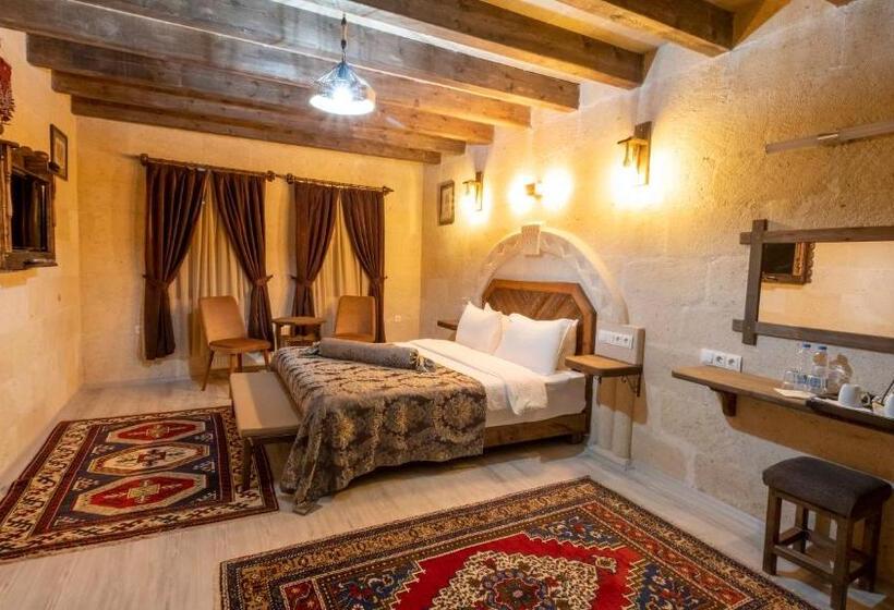 اتاق لوکس, In Stone House