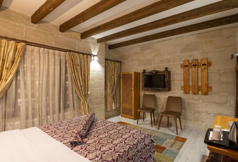 اتاق استاندارد, In Stone House