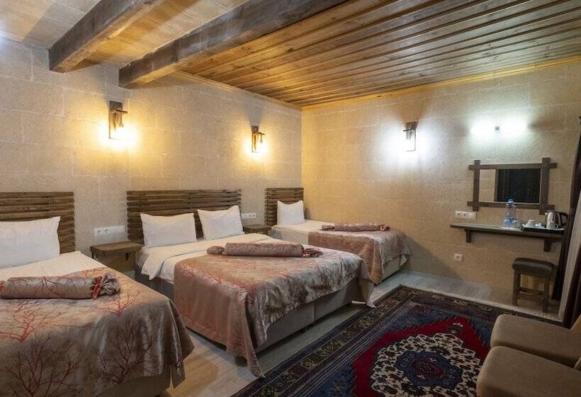 اتاق خانوادگی, In Stone House