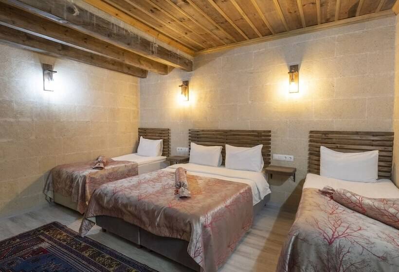 اتاق خانوادگی, In Stone House