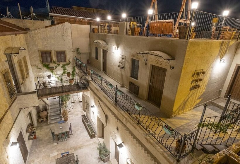 اتاق خانوادگی, In Stone House