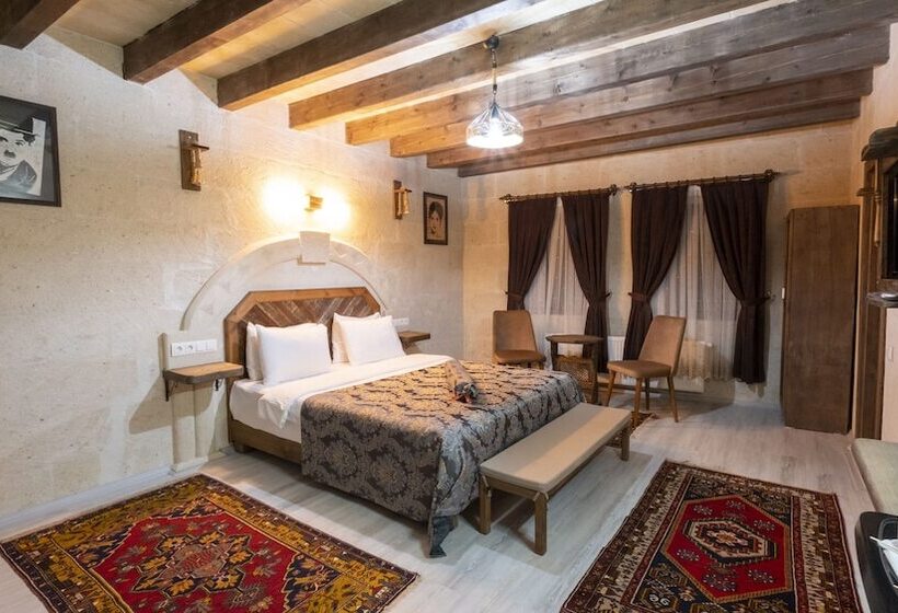 اتاق لوکس, In Stone House