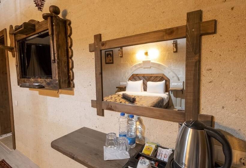 اتاق لوکس, In Stone House