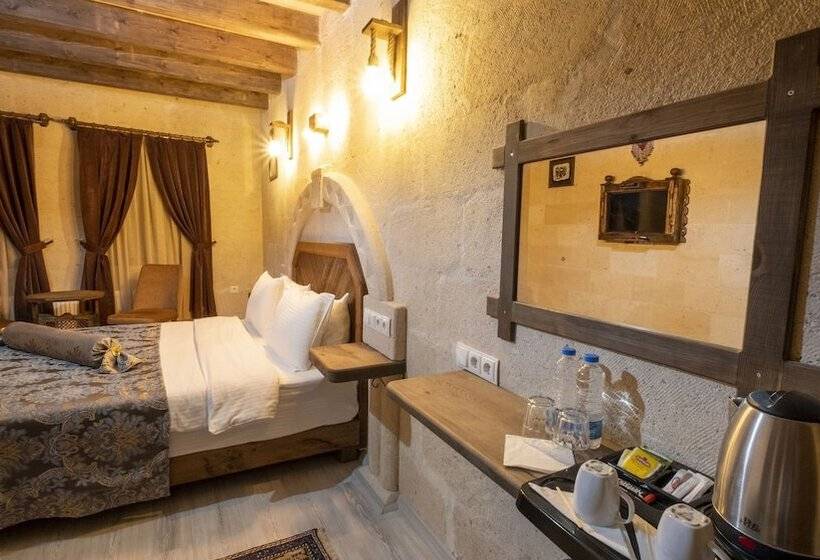 اتاق لوکس, In Stone House