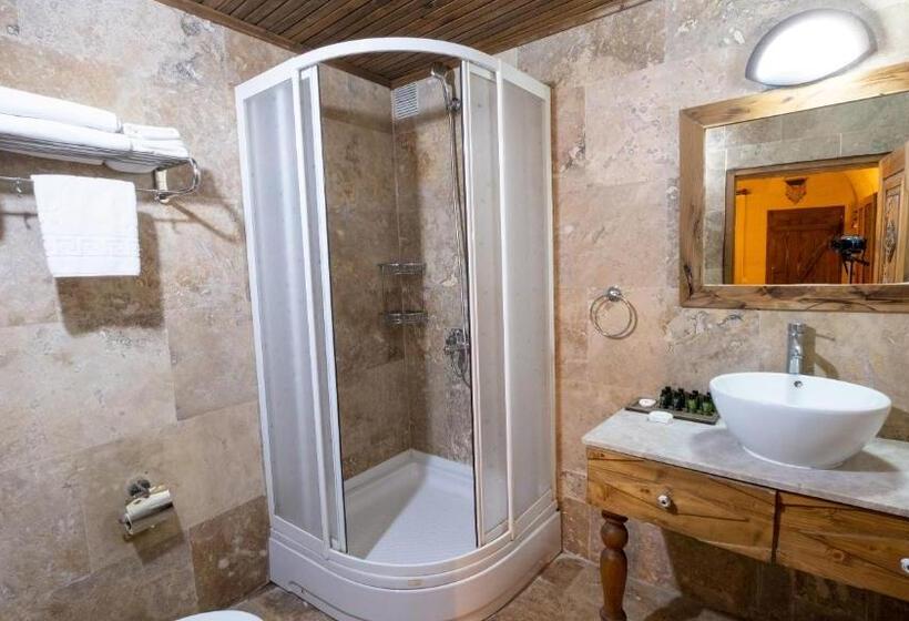 سوئیت پریمیوم, In Stone House