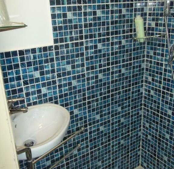 غرفة قياسية, Italia