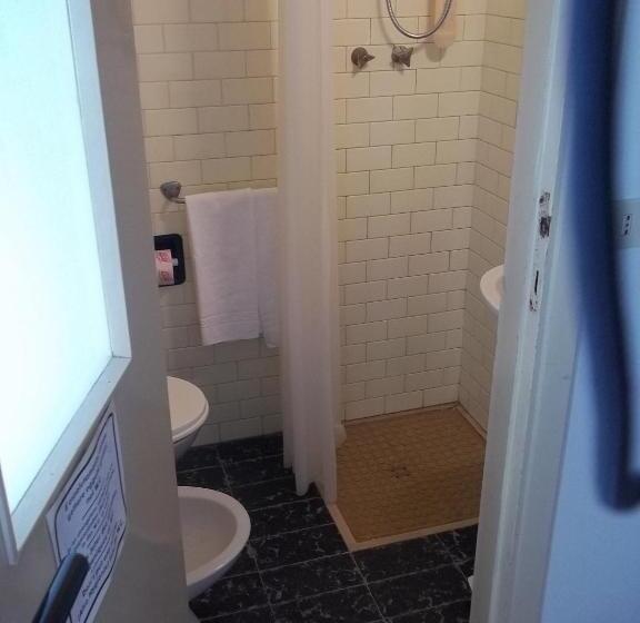 غرفة قياسية, Italia