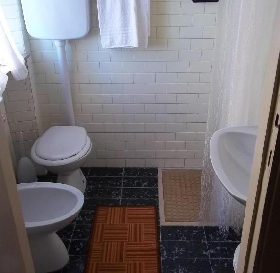 غرفة قياسية, Italia