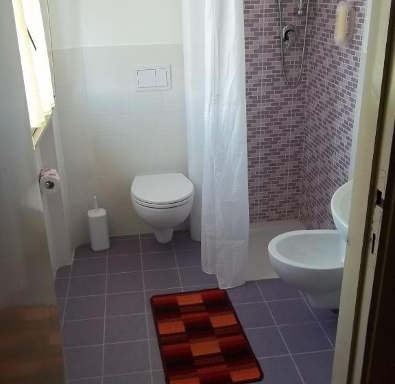 غرفة قياسية ثلاثية, Italia