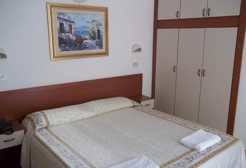 Номер Стандарт Трехместный, Italia