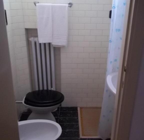 غرفة قياسية, Italia