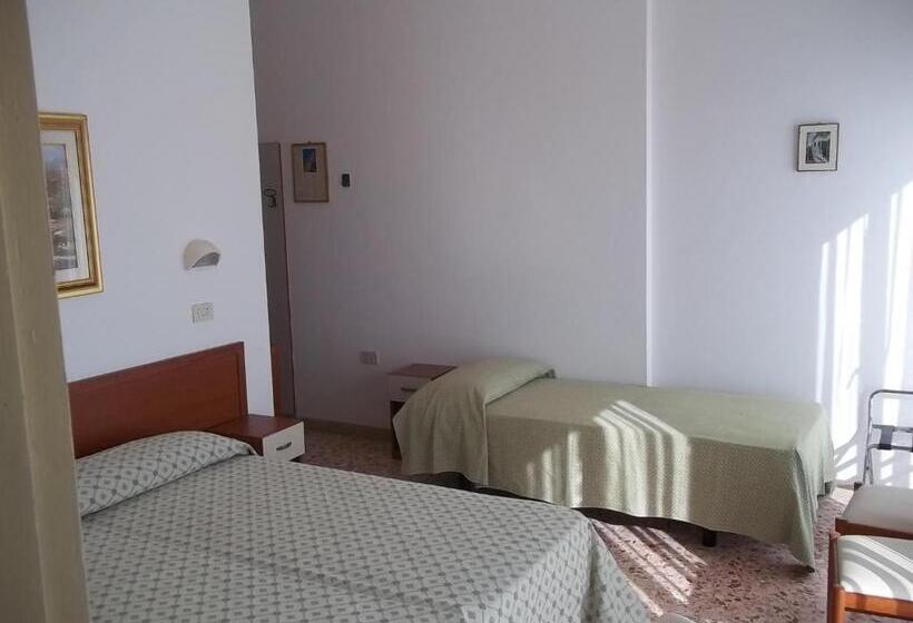 غرفة قياسية ثلاثية, Italia