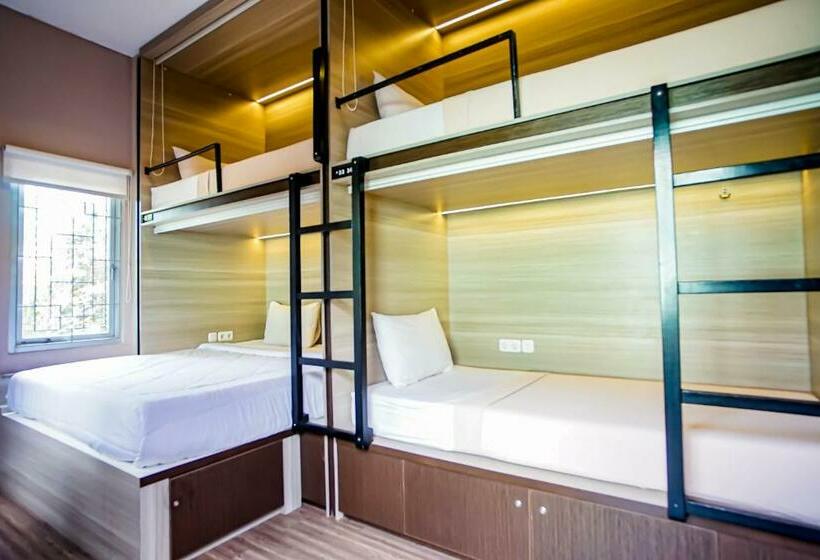 מיטה בחדר משותף, Dd Living