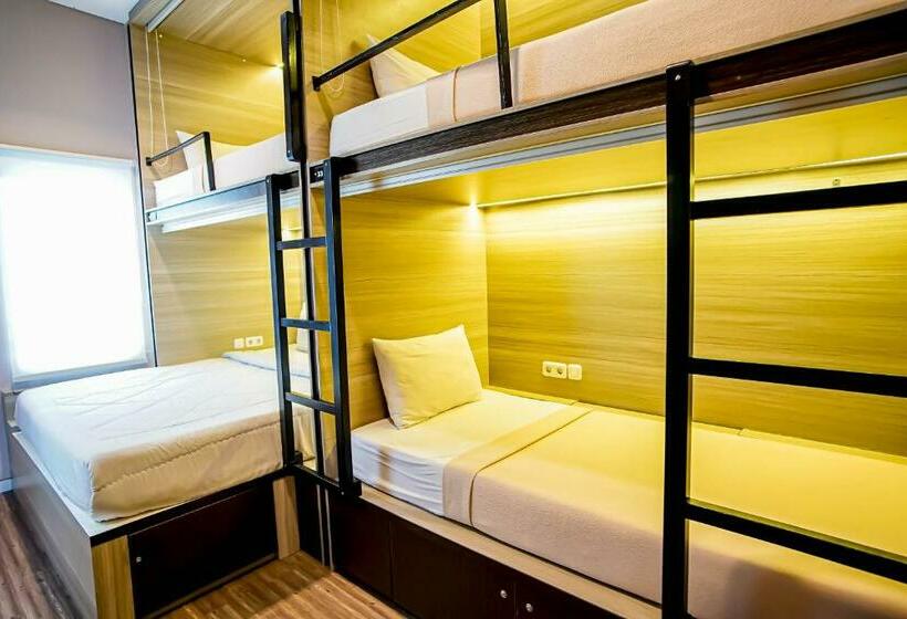 מיטה בחדר משותף, Dd Living