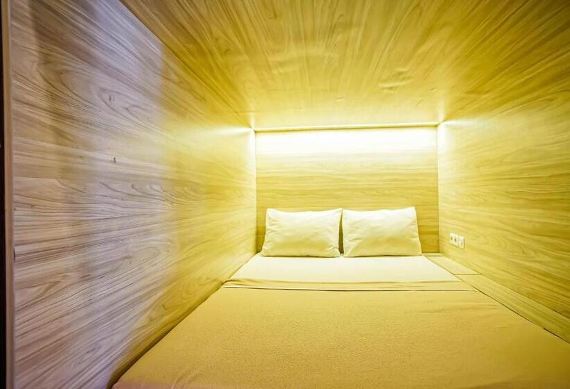 מיטה בחדר משותף, Dd Living