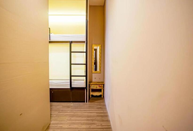 מיטה בחדר משותף, Dd Living