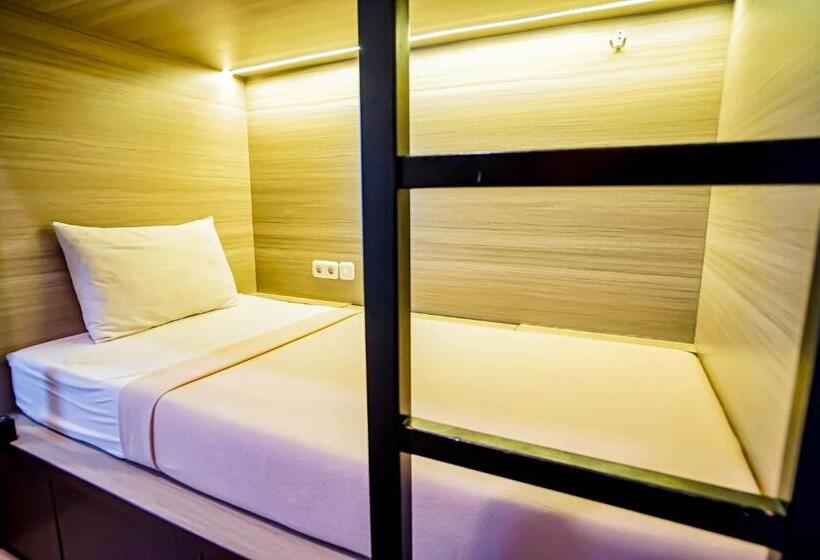 מיטה בחדר משותף, Dd Living