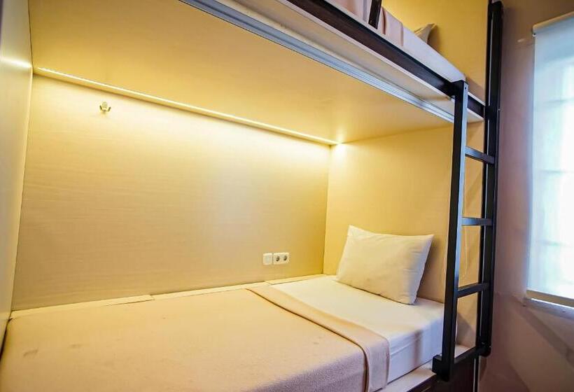 מיטה בחדר משותף, Dd Living