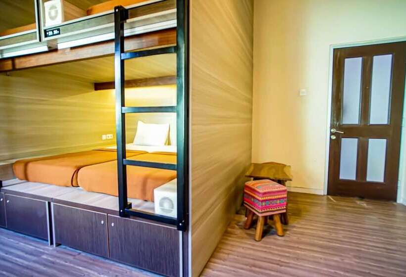 מיטה בחדר משותף, Dd Living