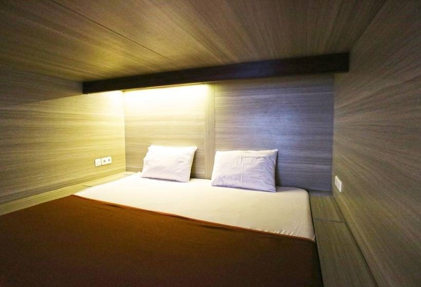 מיטה בחדר משותף, Dd Living