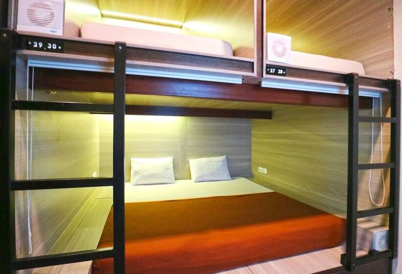 מיטה בחדר משותף, Dd Living