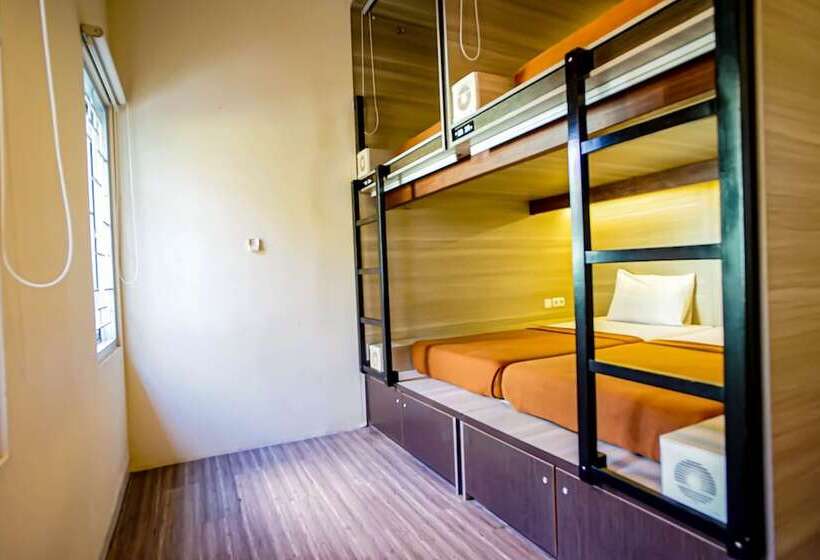 מיטה בחדר משותף, Dd Living