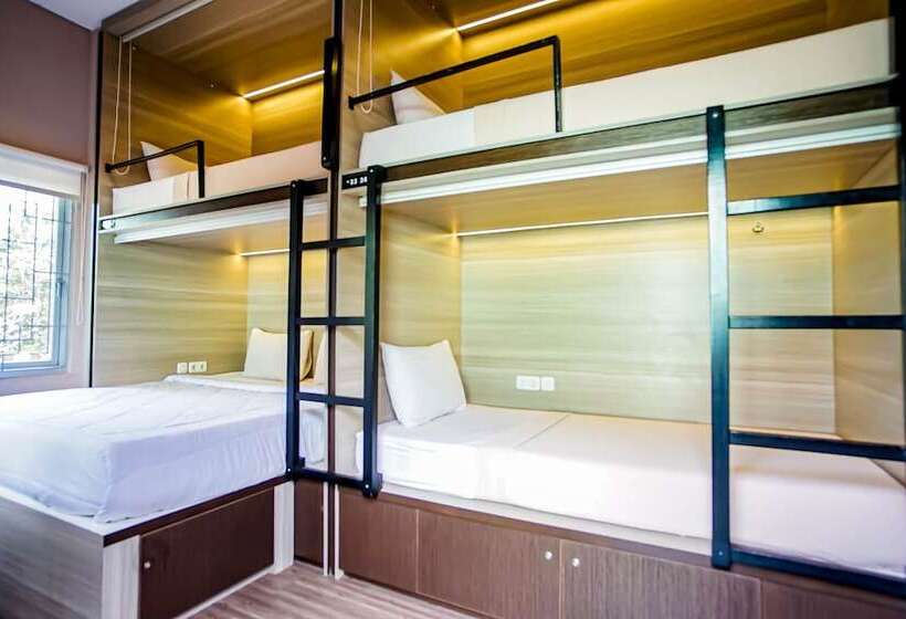 מיטה בחדר משותף, Dd Living