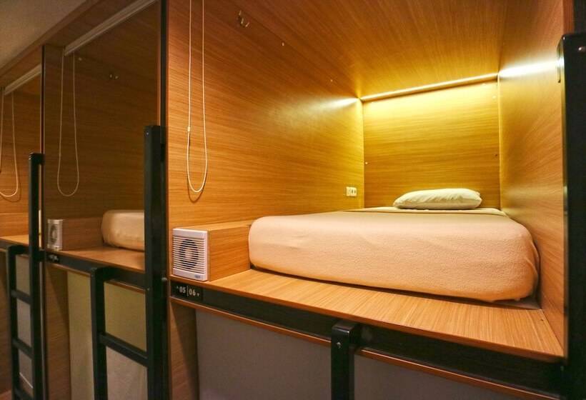 חדר משפחתי, Dd Living