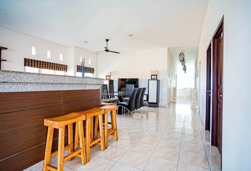 חדר משפחתי, Dd Living