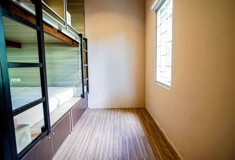 מיטה בחדר משותף, Dd Living