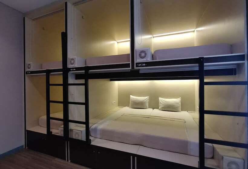 מיטה בחדר משותף, Dd Living