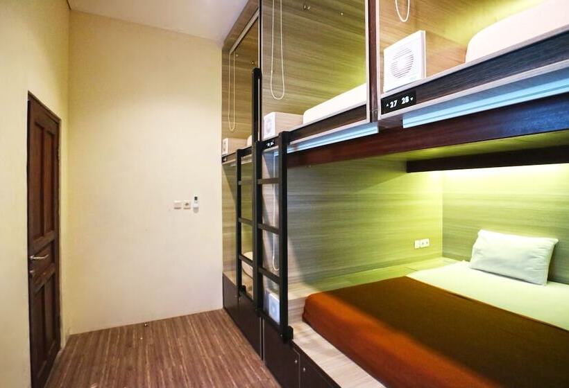 מיטה בחדר משותף, Dd Living