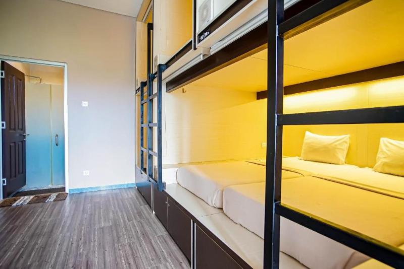 מיטה בחדר משותף, Dd Living