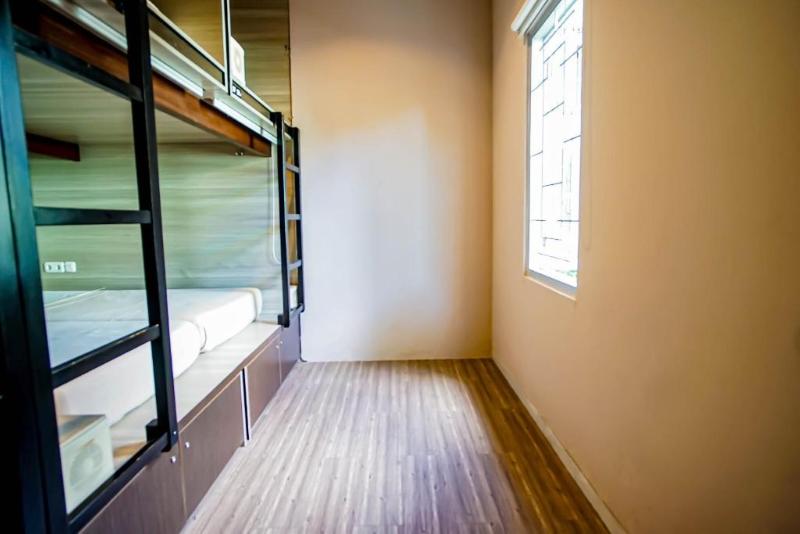 מיטה בחדר משותף, Dd Living