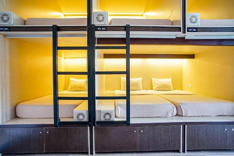 מיטה בחדר משותף, Dd Living